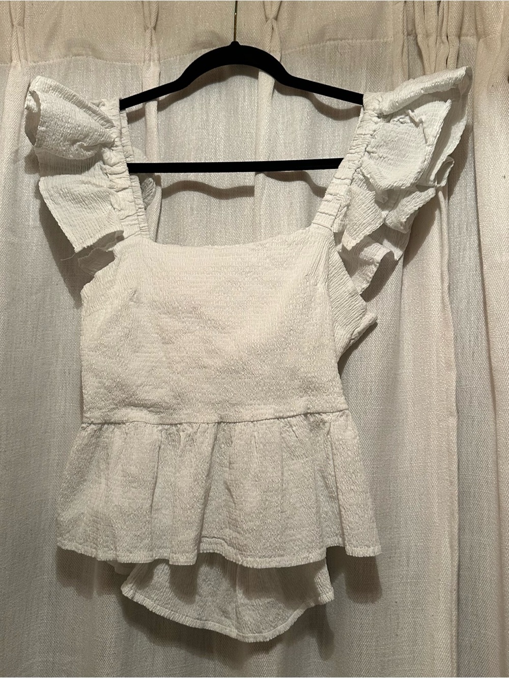 Mi Ami by Francesca’s White Smocked Flutter Sleeve Crop Peplum Top Large